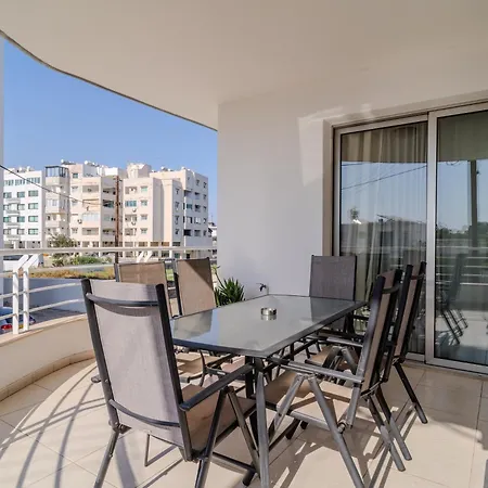 Elegant 2bdr Flat, 8 Min Walk From Finikoudes * Ларнака
